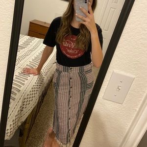 super cute striped skirt !!